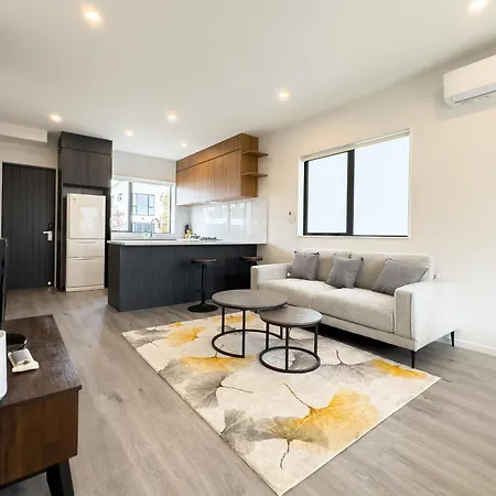 Modern 3-Bds Townhouse In South Auckland Villa